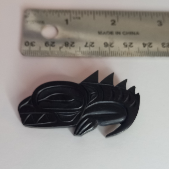 "Wasco " Sea Monster 1966 Signed Patrick McGuire Vintage Carved Argillate Brooch - Picture 4 of 4